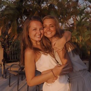 Meet your Posher, Olivia